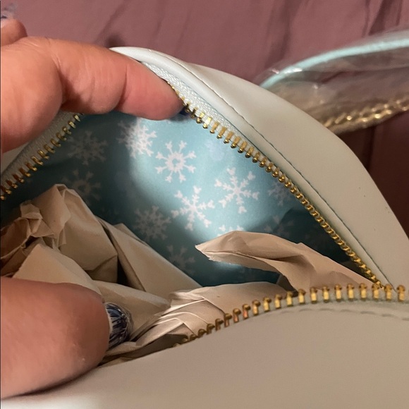 Disney Loungefly Mickey and mMinnie globe bag - Picture 5 of 5